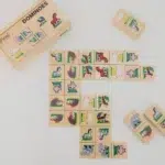 Pino drvene domine za decu – poređane domine u dva reda