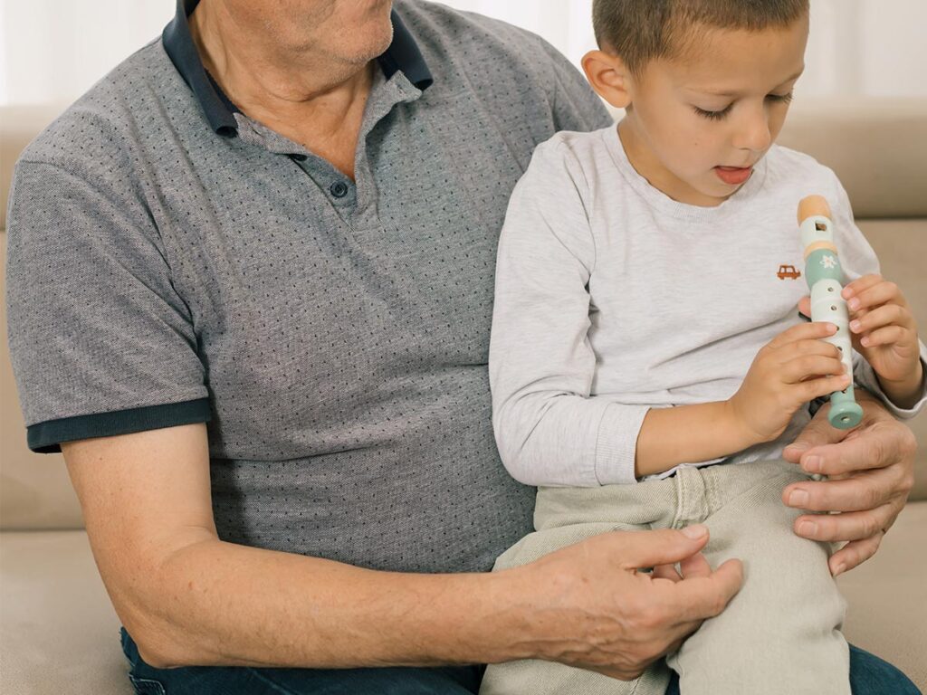 Deda I Unuk Sviraju Frulu