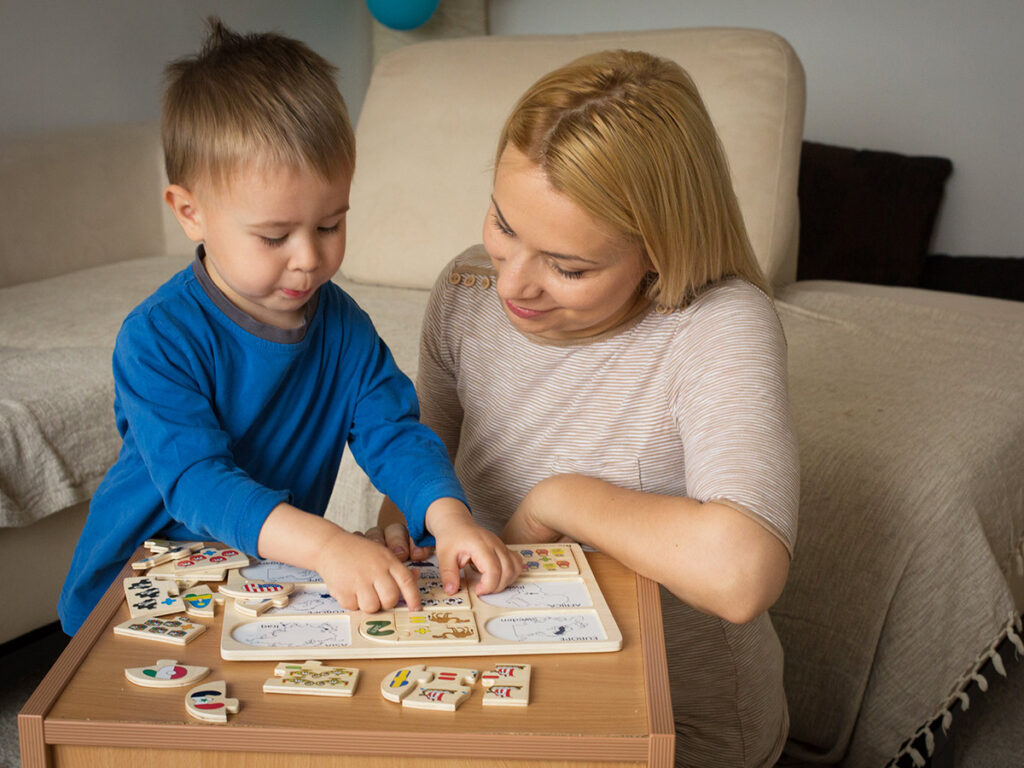 Ntc Pino Asocijacije Svet I Zivotinje Igra Sina I Majke