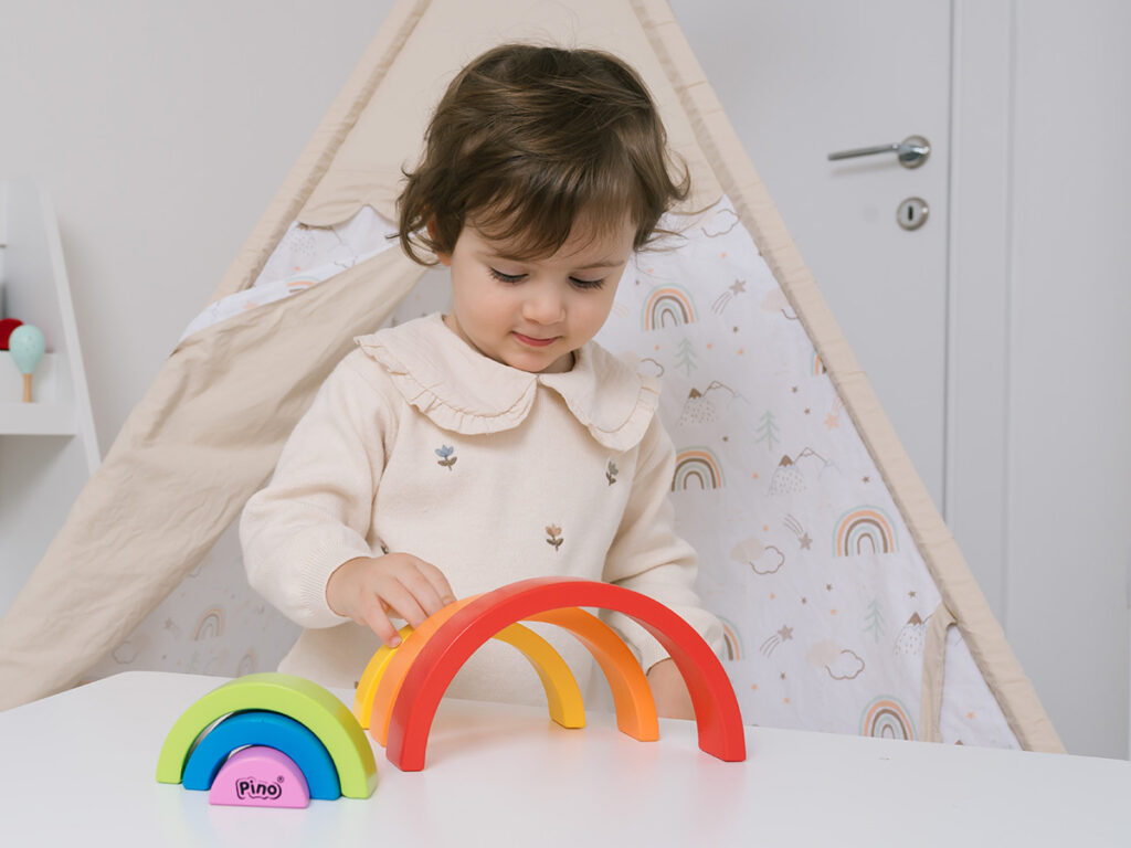 Pino Drvena Duga Devojica Igranje