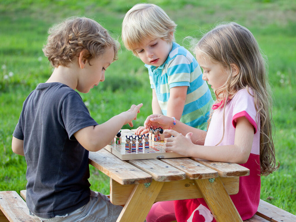 Pino Ntc Drustvena Igra Covece Ne Ljuti Se Deca Priroda