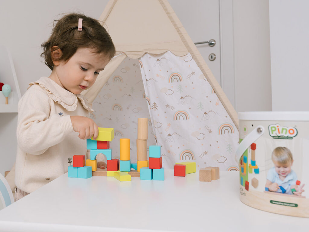 Igra Sa Drvenim Kockama Razvoj Fine Motorike